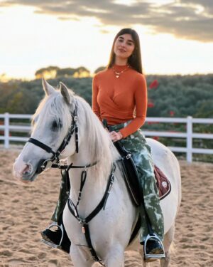 Zeina Makki Instagram - Today I’m giving my younger self a high five and a big hug.
And you, my 🌙 .. You’re the angel i always knew i needed. 🐎🫀