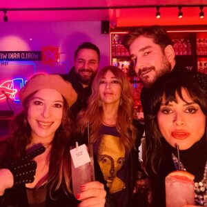 Zerrin Tekindor Instagram - Ne şahane oldu tekrar buluşmak ❤️
@awayfkeyboard @enisarikan @sebnembozoklu @aysegulsenerpr

📸: @enisarikan @ahmetfaik