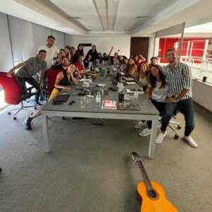 Zoe Gotusso Instagram - Hace 10 días salió Cursi, 
10 fotos de los días 💋 con amigos de la música 
Gracias por escucharlo y seguir escuchándolo.
Los quiero