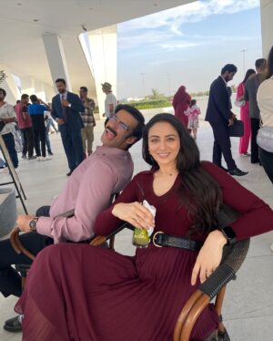 Zoya Afroz Instagram - Who needs evidence Jaswinder? These BTS smiles are proof of fun! 
#behindthescenes🎬 #SikandarKaMuqaddar @netflix_in @fridaystorytellers @fridayfilmworks