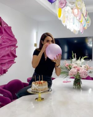 Zuhal Topal Instagram - Canım aileme, güzel dileklerinize,sevgi  dolu mesajlarlarınıza,şahane dostlarıma çok teşekkür ediyorum🥰O zaman iyi ki doğmuşum 🎂👻💋🧿 hayat sizlerle güzel iyi ki varsınız🙏