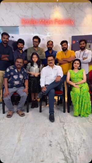 aazhiya sj Instagram - Some fun moments during the promotions of SMILE MAN ❤️‍🔥 With our supreme star @r_sarath_kumar sir❤️ JEEVAN THAAKAPATAAAR @akhilan_sj😂

Worldwide release on DEC 27🤍

@syammurali_m @georgemaryan_official @akhilan_sj @syampraveen2 @sija_rose_george @kamalaalchemis @gavaskaravinash @vikram.dop 

#smileman #sarathkumar #supremestar #150thmovie #crimethriller #syampraveen #memories #aazhiya #georgemaryan #sijarose #dec27