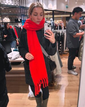 İdil Sivritepe Instagram - threeshiningdays 🐝

markalar sağ olsun her yerdeler 🙃 #reklam dır o.