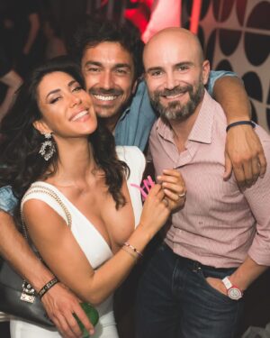 eleonora d'alessandro Instagram -   30 𝙖𝙣𝙣𝙞 🎂 𝙢𝙖 𝙢𝙖𝙞 𝙨𝙚𝙣𝙩𝙞𝙩𝙖 𝙘𝙤𝙨ì 𝙛𝙚𝙡𝙞𝙘𝙚 𝙚 𝙥𝙞𝙚𝙣𝙖 𝙙𝙞 𝙚𝙣𝙚𝙧𝙜𝙞𝙖 🥹✈️..
•
Non ho mai festeggiato con una festa il mio compleanno ma quest’anno grazie alle mie amiche che hanno organizzato tutto questo l’ho fatto, ed è stato uno dei giorni più belli di tutta la mia vita. 🥲 Non mi aspettavo tutto questo affetto e mi lusinga tutto l’amore che ho ricevuto in questi giorni di festa.. Ho gli amici migliori del mondo e sono immensamente grata per tutto ciò che sto vivendo..🙏🏻❤️
Ho 30 anni e sono fiera della donna che sto diventando... che sto diventando anche grazie alle persone che ho fortuna di avere accanto. Grazie a chi ha contribuito a tutto questo e a chi, anche solo con un messaggio, mi ha de dicato un pensiero augurandomi buon compleanno! VI VOGLIO UN BENE IMMENSO 🫶🏻
•
#hb#happybirthday#postofficemilano
Ph: @robertopittore