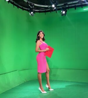 eleonora d'alessandro Instagram - Scorri verso destra per vedere uno spezzone della puntata di ieri per il @corrieredellosport in collaborazione con la @federazioneitalianapallavolo … tra #olimpiadi ,  #pallavolo , #beachvolley 🏐
•
#startingsix#italianpresenter#corrieredellosport