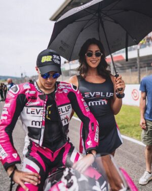 eleonora d'alessandro Instagram - Dopo 4 anni di soli campionati automobilistici, torno finalmente nel #motomondiale , accanto a @mta_racingteam . È stato un weekend pazzesco e tornare nel paddock della #MotoGp , rivedere i vecchi colleghi, le mie vecchie amiche e il pubblico più caloroso del #motorsport , è stato stupendo. Ringrazio il mio #team per avermi fatto sentire, fin dal primo giorno, parte di qualcosa di unico. Ci vediamo a Misano! 
•
•
@stefanonepa82  @aletonu19 @ethymos_models