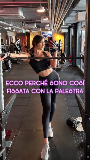 eleonora d'alessandro Instagram - Tutti i miei disturbi mentali spiegati in un solo video 😂…
•
#gymmotivation#gymaddict#fitnessgirl#bikinimodel#palestra