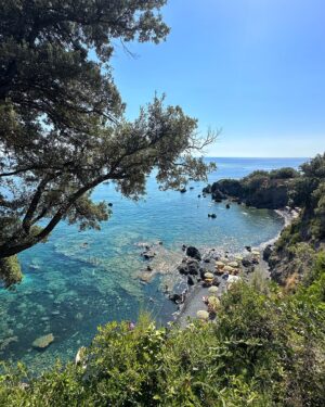 eleonora d'alessandro Instagram - Nessuno: “Dove hai passato il Ferragosto?” 
io: “In Basilicata”
Nessuno: “ah, perché esiste?!”
io: “SI!! Ed è un posto MERAVIGLIOSO”…
•
@santojanni_maratea 📍 • #maratea