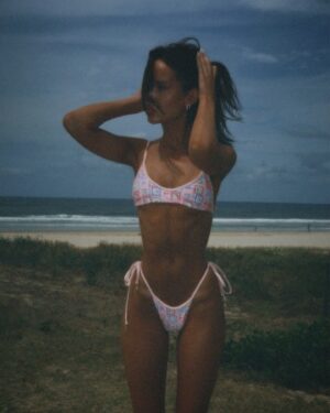 hollyy mueller Instagram - 🙀💋 @kulanikinis