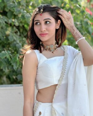 netri nisarg trivedi Instagram - 🦢
For AT wedding 
Styled by: @stylebydevang 
Pc  @musicwaala
