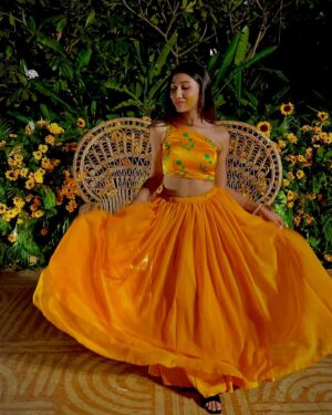 netri nisarg trivedi Instagram - For haldiii…🧡
Styled by : @stylebydevang 
Pc @aditmunshi
