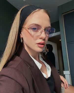 İpek Filiz Yazıcı Instagram - Elektriklenmiş saç sorunsalı ve güneşli bir Manchester sabahı ☀️