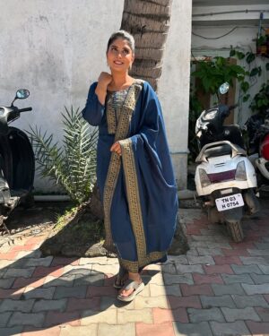 sathya sai krishnan Instagram - 👗 @mahadharshagam 

#blue #bluelove #grandsalwar #festival #festive #festivkurti #arası #pandianstores #vijaytv #ps2 #disneyplus #kurti #kurtilover #makeup #hairstyle #makeover #dressing #artist #insta #réel #picture #feelitreelit #likes #actress #tamil #telugu #serial #zeetamil #suntv #loveislove