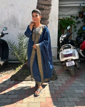 sathya sai krishnan Instagram - 👗 @mahadharshagam 

#blue #bluelove #grandsalwar #festival #festive #festivkurti #arası #pandianstores #vijaytv #ps2 #disneyplus #kurti #kurtilover #makeup #hairstyle #makeover #dressing #artist #insta #réel #picture #feelitreelit #likes #actress #tamil #telugu #serial #zeetamil #suntv #loveislove