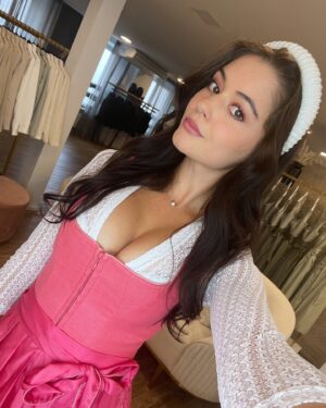 zoelle frick Instagram - Sunny 🩷🧡 
@alpenherz_trachtundfashion 

#dirndl#dirndllove#kempten#dirndlimdirndl#alpenherz#allgäu#wiesnoutfit