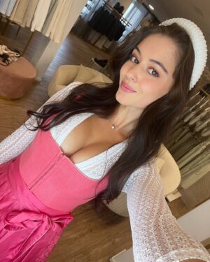 zoelle frick Instagram - Sunny 🩷🧡 
@alpenherz_trachtundfashion 

#dirndl#dirndllove#kempten#dirndlimdirndl#alpenherz#allgäu#wiesnoutfit