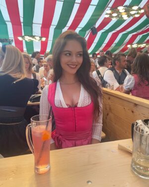 zoelle frick Instagram - Festwochen - Recap 🩷🥨🍻

#kempten#festwoche#dirndl#oktoberfest#dirndlzeit#dirndllove#dirndlliebe#alpenherz#schickeria#bayern#allgäu#allgäuerfestwoche