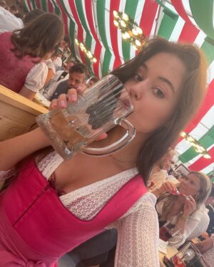 zoelle frick Instagram - Festwochen - Recap 🩷🥨🍻

#kempten#festwoche#dirndl#oktoberfest#dirndlzeit#dirndllove#dirndlliebe#alpenherz#schickeria#bayern#allgäu#allgäuerfestwoche