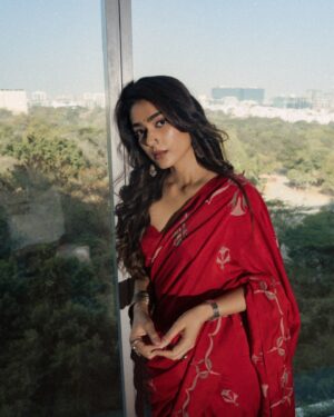Aakanksha Singh Instagram - ♥️♥️

Muah @makeup.artist.anusha 
Styled by Rashmitathapa
Outfit @harshita.nimishakavi_official
Jewellery @tantra.brassjewellery
Shot by @puchi.photography

#shashtipoothi