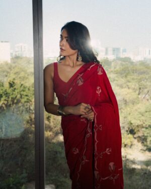 Aakanksha Singh Instagram - ♥️♥️

Muah @makeup.artist.anusha 
Styled by Rashmitathapa
Outfit @harshita.nimishakavi_official
Jewellery @tantra.brassjewellery
Shot by @puchi.photography

#shashtipoothi