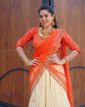 Aarthi Subash Instagram - 🧡
Lens @zoomin_.clicks 
Outfit @lakshana_designer_studio 
Jwellery @aishwaryam_bridaljewellery 
#aarthisubash #bhairavi #sindhubhairavi #vijaytelevision #tamilserial