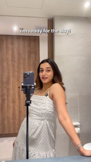 Aashi Adani Instagram - Here’s how I like to do my makeup on vacation! It’s really the quickest and fuss free routine ☺️☺️ what kind of a girl on vacation are you?