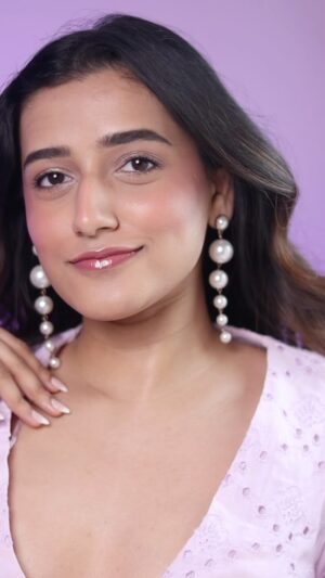 Aashi Adani Instagram - Concert season calls for endless glam! 🎤✨ From blushy vibes to holographic slays, I’m serving looks that steal the spotlight. 💄

Keep your makeup game fresh with Flipkart’s End Of Season Sale—shop now and #KeepFlippin! 🛍️💋

#ConcertMakeUp #PetalPlush #GraphicLiner #AD