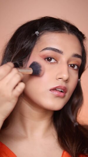 Aashi Adani Instagram - #AD 
Full face of trends using my favourite products from 
@maybelline_ind :
Instant Age Rewind Concealer & Contour
Colour Rivals Eye Shadow
Teddy Tint

Let me know which trend was your favourite below ⬇️ 

#cooltonelook #MaybellineIndia #MaybellineMakeup #MNYTrendSquad