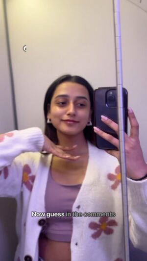 Aashi Adani Instagram - Doing my skincare in the plane without using any water! ☺️ would you try this out?