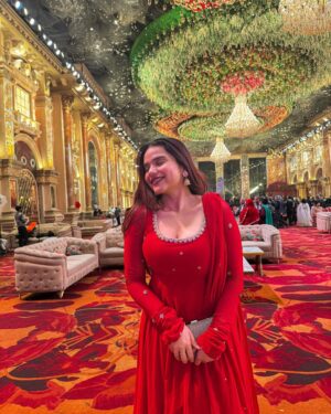 Aashi Sahni Instagram - श्रृंगार supremacy🪞✨🦚🌙

wearing - @bhaviniparis