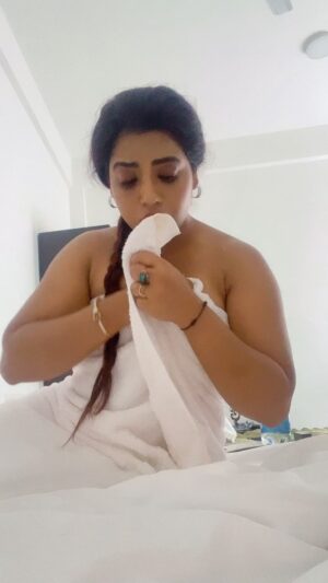 Aasma Sayed Instagram - Trip in a towel gone #wrong 💞✅😂🤣

#recreation #recipe 

#love #lovequotes #explore #explorepage #reels #instagram 

#travel #shooting #goa