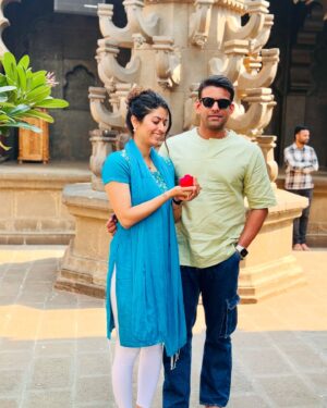 Abhidnya Bhave Instagram - I had just heard “when you fall in love with the right person, you will fall in love with him all over again everyday!”.

Thank you for making me feel what it actually means!!!!🥹❤️🧿✨🤗

Happiest anniversary MY SARVASWA PAI❤️ . May god bless you with good health🧿🥰, because bakichya goshtinsathi  MAIN HOON NA😛