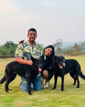 Abhidnya Bhave Instagram - I had just heard “when you fall in love with the right person, you will fall in love with him all over again everyday!”.

Thank you for making me feel what it actually means!!!!🥹❤️🧿✨🤗

Happiest anniversary MY SARVASWA PAI❤️ . May god bless you with good health🧿🥰, because bakichya goshtinsathi  MAIN HOON NA😛
