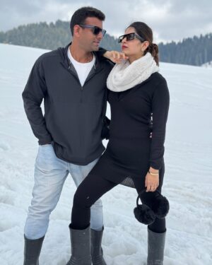 Abhidnya Bhave Instagram - I had just heard “when you fall in love with the right person, you will fall in love with him all over again everyday!”.

Thank you for making me feel what it actually means!!!!🥹❤️🧿✨🤗

Happiest anniversary MY SARVASWA PAI❤️ . May god bless you with good health🧿🥰, because bakichya goshtinsathi  MAIN HOON NA😛