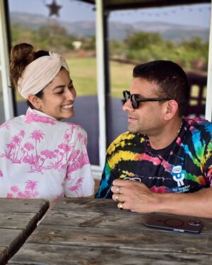 Abhidnya Bhave Instagram - I had just heard “when you fall in love with the right person, you will fall in love with him all over again everyday!”.

Thank you for making me feel what it actually means!!!!🥹❤️🧿✨🤗

Happiest anniversary MY SARVASWA PAI❤️ . May god bless you with good health🧿🥰, because bakichya goshtinsathi  MAIN HOON NA😛