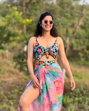 Abhidnya Bhave Instagram - Just a water baby enjoying her sunsets🫠🧿🐟❤️🌇

#30sbaby 

Clicked by my pool partner @sayali_sanjeev_official