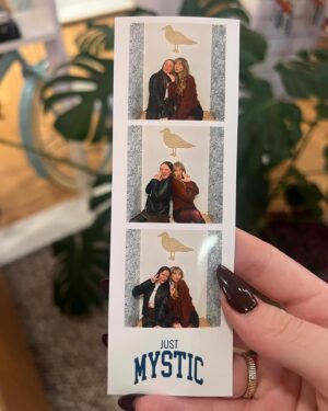 Abigail Zoe Lewis Instagram - Missing Connecticut this lovely time of year ☃️💌🎄

#holidays #winterfashion #connecticut #mysticconnecticut