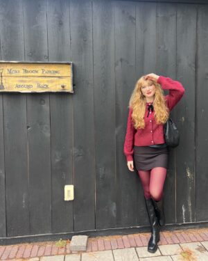 Abigail Zoe Lewis Instagram - Missing Connecticut this lovely time of year ☃️💌🎄

#holidays #winterfashion #connecticut #mysticconnecticut