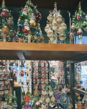 Abigail Zoe Lewis Instagram - Missing Connecticut this lovely time of year ☃️💌🎄

#holidays #winterfashion #connecticut #mysticconnecticut