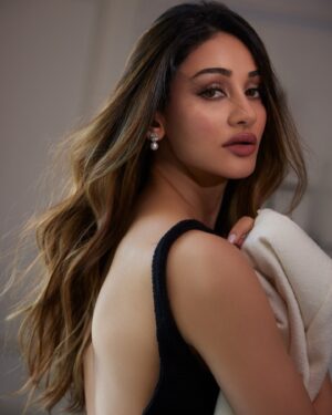 Aditi Arya Instagram - Embrace transformation as your rhythm, not an event. 
.
.
.
@sashajairam @athirathakkar @jagan_khursule @journeyman1027