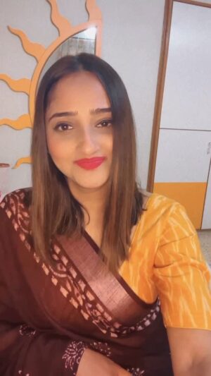 Aditi Dravid Instagram - नवीन प्रोजेक्ट चा श्रीगणेशा आणि त्यात कला क्षेत्रातील जाणकार मंडळींची कौतुकाची थाप असा दुग्धशर्करा योग असेल तर अजून काय हवं? 

आपली मराठी भाषा आणि साहित्य सर्वदूर पोहोचविण्यासाठी आम्ही जे शिवधनुष्य उचललंय त्याबद्दल आमची मैत्रीण आदिती द्रविड काय म्हणाली नक्की ऐका... 

More info : www.baalgeet.com
Registration: #linkinbio 

#marathi #parenting #marathimulgi #goodvibes #baalgeetindia #music #kids #familytime #mobileapp #aditidravid