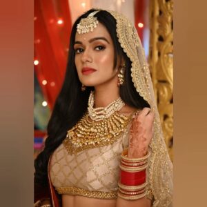Aditi Sanwal Instagram - Throwback to one of my fav looks of #Meera from #deewani !!!
P.S: Low-key proud of my figure 👑

#pictureperfect #pictureoftheday #instagood #instagram #meera #deewani #dangaltvchannel #aditisanwal #livelovelaugh #lookbook #indianlook #goldenglow #goldenvibes #loveindian #royal
