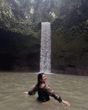 Aditi Shrestha Instagram - change of scenery 🌿🌧️🏞️

📍Tukad Cepung & Tibumana Waterfall 2024