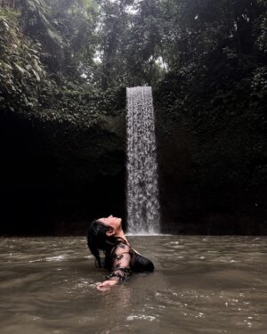 Aditi Shrestha Instagram - change of scenery 🌿🌧️🏞️

📍Tukad Cepung & Tibumana Waterfall 2024