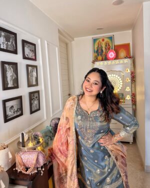 Aditi Shrestha Instagram - dressed to light up the night 🪔✨🪔
outfit @sochstories 
bag @eena.official 
jewellery-
@theofficialpandora 
@cartier 
@kasturijeweller 
footwear @pantaloonsfashion 

#diwali #outfit