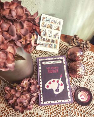 Agatha Christie Instagram - That's a wrap on the first month of #ReadChristie2025! 🌟 Which book did you read and how many stars did you rate it out of 5? 
📸 @dodgesanddaisies, @ahatforeveryread, @triple_l_de_mag, @pisanezusmiechem, @chapitre1sur365, @thereadergram, @emmasbookishcorner, @book_click_deo, and @y0nea #Regrams

#AgathaChristie #ReadingChallenge #Bookstagram #Books #MurderMysteryBooks #CrimeFiction