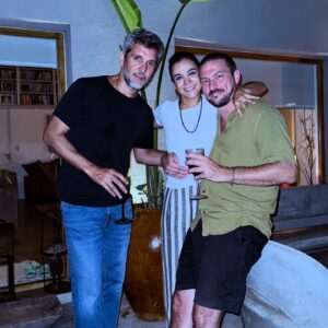 Agustina Cherri Instagram - 42 vueltas al sol, y mil abrazos.
Ayer en casa celebré con mis amigos y fue una noche que me sorprendió, no sabía si festejar o no, si iba a llover, quienes iban a poder venir, que íbamos a tomar mucho menos comer, organice todo a último momento, creyendo que sería un festejo muy tranquilo.
Resulta que todo se puso en marcha, @lafondiatta me armó en tiempo récord la mejor picada de mi vida.
Compre en @cerodosonce lo mejor para brindar y preparé mi casa con mis amigas y mi novio (Mucha vela por cierto! ) 
Y cuando me di cuenta todos estaban ahí. Disfrutamos, charlamos, comimos, bailamos y comimos tortas.
Una noche mágica.
Gracias a todos por venir.