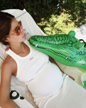 Agustina Cordova Instagram - TIC TAC TIC TAC 🐊⌛️
@lacoste 

#40semanas