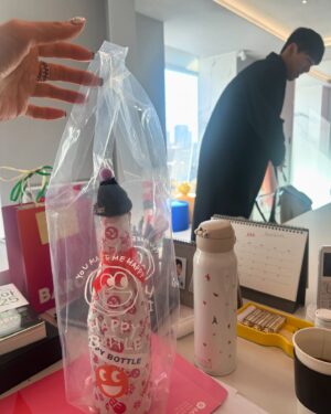Ahn Sun-Young Instagram - 1) 이녀석들과 벌써 12년이 넘었다니 . 띠가 한바퀴 돌았네 ㅎㅎㅎ @st_xtx @im_shinjihun 

2)될성부른 떡잎 “실행자”  @minrak_pororo 

3)블랙아이스 조심! 어제 귀가길에 지대로 자빠져 온몸이 멍투성이🥲 (지만 4)오운완🙌🏻 한 나자신 칭찬해🙋🏻‍♀️

5) 요즘 예쁜 상품 넘 많죠 2025 @lovebazaar_online 생활관 기대해주세요❤️

6) 물만두대박맛집 “취영루”가 “삼양만나”로 바뀐거 저만 슬퍼요???🥲

7) #귀신경찰 시사회에서- 
똘똘이와 설레는 키차이 덩치차이 
(a.k.a. 무용지물 @k_banseok ) 

8) 바로야 똘똘이 이모, 아니다 사.. 삼촌이 바로 짱구 피규어 사줘써... 삼촌왈 그거 “짱구 플러팅”이래... 

9)신용산 최애맛집 #직화장인 
@jika_master #내돈내산맛집

10)신나게 때려먹고 필수템은 뭐다...?? 
무적권, #유한양행 #율리아나카무트효소🩷 
@yuhan__official