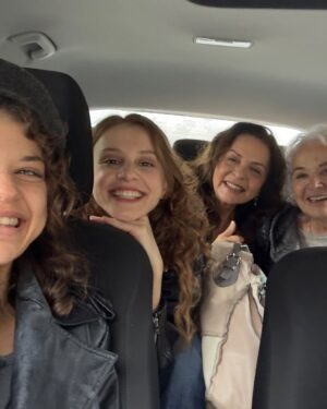 Ahsen Eroğlu Instagram - Esme’nin İtalyanca öğrenmeden önceki hayatı 🥲
İyi ki geldin Esme’m şans getirdin. Emeği geçen herkese çok teşekkür ediyorum 🫂 ⚜️✨☀️